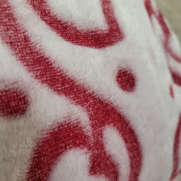 Vera Bradley Throw Blanket Valentine Hearts Pink Stitched Vines NEW NWT Plush - Picture 8 of 11